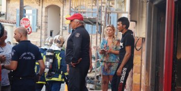 Φωτιά ξέσπασε το απόγευμα της Τετάρτης 3 Ιουλίου 2019 σε σπίτι στην οδό Πετροκοκκίνου που καταστράφηκε ολοσχερώς