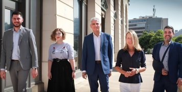 Ο Γιάννης Γιαννακόπουλος, Sales Operations Manager Interamerican, με την ομάδα Εκπαίδευσης και Ανάπτυξης