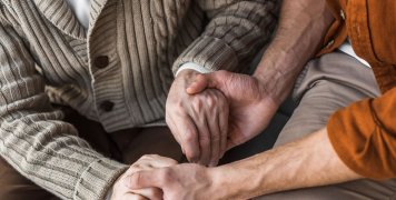 Να φροντίζουμε αυτούς που κάποτε νοιάζονταν για μας