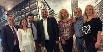 Ο Τάσος Ηλιακόπουλος, γενικός διευθυντής πωλήσεων & marketing INTERAMERICAN, με τη διοικητική ομάδα για το δίκτυο πρακτόρων και μεσιτών: Μάριο Μοσχονά (διευθυντή), Αλέκο Σαλαγκούδη (διευθυντή πωλήσεων για τις συνεργασίες κεντρικής και βόρειας Ελλάδος) και