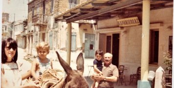 Τα καφενεία και τα μπακάλικα ήταν πολλά στις δεκαετίες του ‘50 και του ’60.