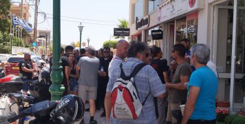 Κινητοποίηση ιδιοκτητών συνεργείων στη ΔΟΥ Χίου