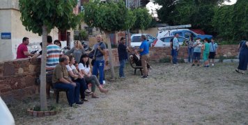 Ο κόσμος γέμισε τον περίβολο των Λουτρών