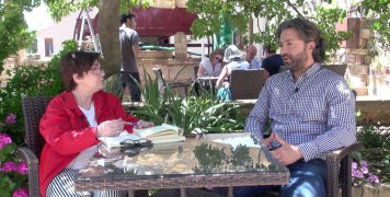 Η Ευγενία Κώττη συζητά με τον Ανδρέα Τσελίκα για το έργο του Ερευνητικού Ινστιτούτου Ανθρωπιστικών Σπουδών "Αλεξάνδρεια"