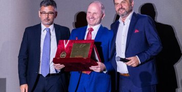 Ο Λουκάς Τουρνατζής ανάμεσα στους Γιάννη Καντώρο και Τάσο Ηλιακόπουλο Ο Λουκάς Τουρνατζής ανάμεσα στους Γιάννη Καντώρο και Τάσο Ηλιακόπουλο