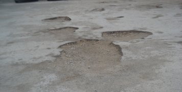 Το πάρκινγκ του Νοσοκομείου Χίου είναι γεμάτο με μεγάλες λακκούβες, λάκκους και μπρούλους. Το πάρκινγκ του Νοσοκομείου Χίου είναι γεμάτο με μεγάλες λακκούβες, λάκκους και μπρούλους.