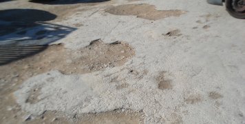 Το πάρκινγκ του Νοσοκομείου eίναι γεμάτο με μεγάλες λακκούβες, λάκκους και μπρούλους.