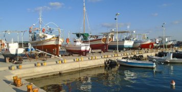 Στο λιμανάκι της Αγίας Ερμιόνης ένα ήρεμο πρωινό