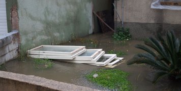 Λόγω βροχής πλημμύρισε με... λύματα σπίτι στο Κοντάρι