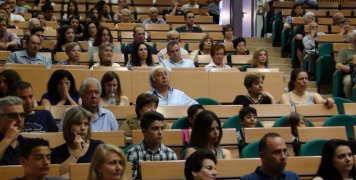 Παρακολουθώντας την βράβευση των μικρών μαθηματικών Παρακολουθώντας την βράβευση των μικρών μαθηματικών