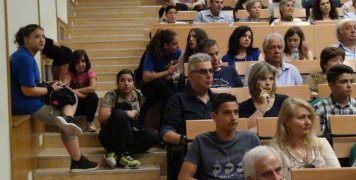 Παρακολουθώντας την βράβευση των μικρών μαθηματικών Παρακολουθώντας την βράβευση των μικρών μαθηματικών