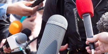 Ο Νταλάρας και ο Πολάκης μίλησαν για τους δημοσιογράφους που υπηρετούν την υποκουλτούρα, αποθεώνουν το τίποτα