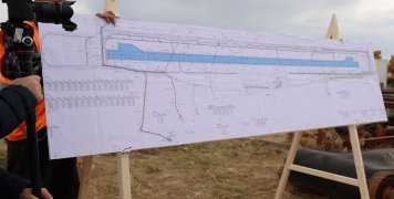 Ο Πρωθυπουργός στο εργοτάξιο της επέκτασης του διαδρόμου του Αεροδρομίου Χίου Ο Πρωθυπουργός στο εργοτάξιο της επέκτασης του διαδρόμου του Αεροδρομίου Χίου