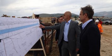 Ο Πρωθυπουργός στο εργοτάξιο της επέκτασης του διαδρόμου του Αεροδρομίου Χίου Ο Πρωθυπουργός στο εργοτάξιο της επέκτασης του διαδρόμου του Αεροδρομίου Χίου