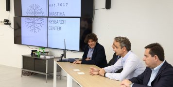 Ο Πρωθυπουργός στο Κέντρο Έρευνας της Μαστίχας Ο Πρωθυπουργός στο Κέντρο Έρευνας της Μαστίχας