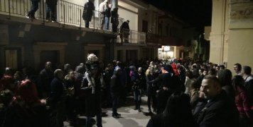 Το ανέβασμα της Μόστρας Το ανέβασμα της Μόστρας