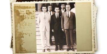 Στο στιγμιότυπο από αριστερά Αντώνης Κουκουνάρης, Γιώργος Τσαπέλας, Μάρκος Βολίκας, Λουκάς Καράβολος, Κλεόβουλος Παπαμαύρου (Πήξης) γυμναστής (αρχείο Τάκη Δηράκη)