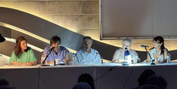 Από αριστερά: Στέλλα Τσιροπινά, Ειρήνη Αναγνώστου, Δημήτρης Φρεζούλης, Ευτυχία Βλυσίδου, Υρώ Διλβόη, στην παρουσίαση του βιβλίου «Γεώργης Διλμπόης ο ασυμβίβαστος»
