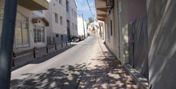 Πάλι έκαναν φτερά τα κολονάκια στην οδό Κων/νου Μονομάχου Πάλι έκαναν φτερά τα κολονάκια στην οδό Κων/νου Μονομάχου