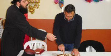 Ο Πρόεδρος του Πολιτιστικού Συλλόγου και ο Ιερέας του χωριού πατ. Κωνσταντίνος Θηριανός Ο Πρόεδρος του Πολιτιστικού Συλλόγου και ο Ιερέας του χωριού πατ. Κωνσταντίνος Θηριανός