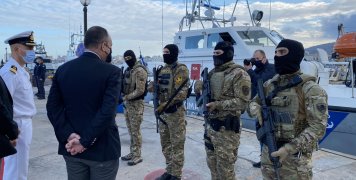 Επίσκεψη Πλακιωτάκη σε Λιμεναρχείο Χίου Επίσκεψη Πλακιωτάκη σε Λιμεναρχείο Χίου