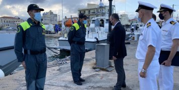 Επίσκεψη Πλακιωτάκη σε Λιμεναρχείο Χίου Επίσκεψη Πλακιωτάκη σε Λιμεναρχείο Χίου