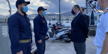 Επίσκεψη Πλακιωτάκη σε Λιμεναρχείο Χίου Επίσκεψη Πλακιωτάκη σε Λιμεναρχείο Χίου