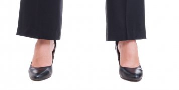 «Ευπρεπώς ενδεδυμένοι» «Ευπρεπώς ενδεδυμένοι»