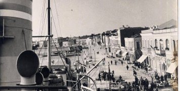 Η προκυμαία Χίου την ώρα του πλοίου Η προκυμαία Χίου την ώρα του πλοίου