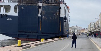 "Έξυσε" την προκυμαία Χίου το "Ν. Σάμος"