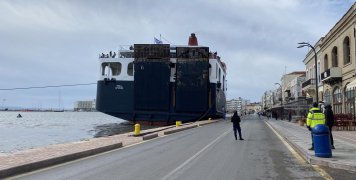 "Έξυσε" την προκυμαία Χίου το "Ν. Σάμος"