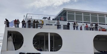 Προσπάθεια "Ν. Σάμος" να δέσει στο λιμάνι της Χίου