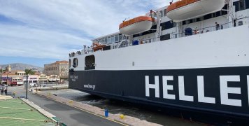 Προσπάθεια "Ν. Σάμος" να δέσει στο λιμάνι της Χίου