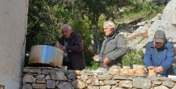 Παρασκευή ρεβυθοπίλαφου σε Άγιο Αντώνιο Νέας Μονής
