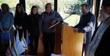 Ο καπ. Παναγιώτης Τσάκος, οι εγγονές του και ο Διευθυντής του "Σπιτιού της Μαρίας" Ζαχαρίας Μπεκριδάκης