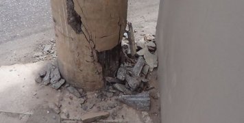 Η βάση έχει σχεδόν ξεκολλήσει