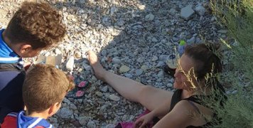 Χάρτινα τασάκια διένειμαν σε λουόμενους Πρόσκοποι του 2ου Συστήματος Ναυτοπροσκόπων Βροντάδου