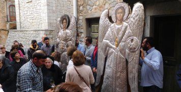 Η περιφορά της εικόνας των Ταξιαρχών στα Μεστά