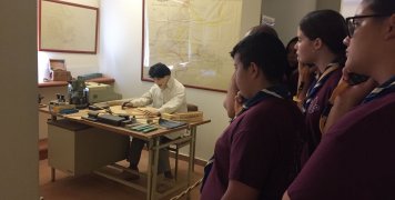 Στο «βαγονέτο» του Μεταλλευτικού Πάρκου Φωκίδας οι Πρόσκοποι του 1ου Χίου