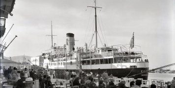 Η προκυμαία Χίου την ώρα του πλοίου Η προκυμαία Χίου την ώρα του πλοίου