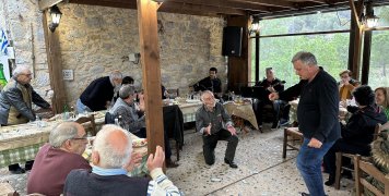 Χορευταράς εκτός των άλλων ο Στράτος Χάρλας Χορευταράς εκτός των άλλων ο Στράτος Χάρλας