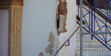 Λαβωμένο από το σεισμό της Σάμου το Δημοτικό Ερυθιανής περιμένει εδώ και 5 χρόνια τις μελέτες Λαβωμένο από το σεισμό της Σάμου το Δημοτικό Ερυθιανής περιμένει εδώ και 5 χρόνια τις μελέτες