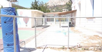 Λαβωμένο από το σεισμό της Σάμου το Δημοτικό Ερυθιανής περιμένει εδώ και 5 χρόνια τις μελέτες Λαβωμένο από το σεισμό της Σάμου το Δημοτικό Ερυθιανής περιμένει εδώ και 5 χρόνια τις μελέτες