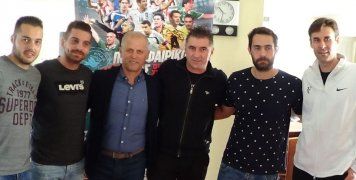 Αναμνηστική φωτογραφία με τη Μίκρα