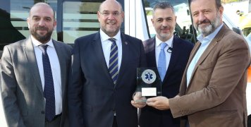 (από αριστερά προς τα δεξιά): ο Γενικός Γραμματέας Υποδοχής Αιτούντων Άσυλο του Υπουργείου Μετανάστευσης & Ασύλου, Μάνος Λογοθέτης, ο Πρόεδρος του ΕΚΑΒ, Νίκος Παπαευσταθίου, ο Γενικός Γραμματέας Υπηρεσιών Υγείας του Υπουργείου Υγείας, Γιάννης Κωτσιόπουλος