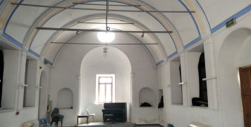 Η Εκκλησία Τιμίου Σταυρού Μπουρνόβα