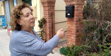 Η Ελένη Αρκαλίδου δείχνει τον... φιδότοπο Η Ελένη Αρκαλίδου δείχνει τον... φιδότοπο