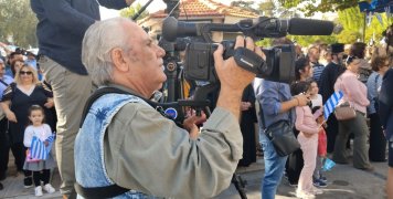 Μετά από χρόνια για να βιντεοσκοπήσει τον εγγονό του εμφανίστηκε ο Πατριάρχης των εικονοληπτών Ευθύμης Κλήμης