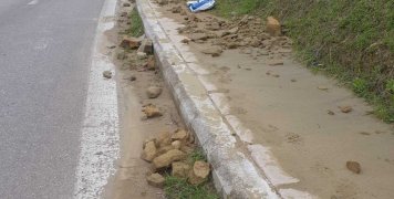 Το... πεζοδρόμιο στον δρόμο του πρώην Δημαρχείου Αγίου Μηνά