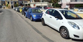 Καμιά σημασία ο Δήμος να απομακρύνει την παράνομη έκθεση Ι.Χ. προς πώληση στου Χανδρή Καμιά σημασία ο Δήμος να απομακρύνει την παράνομη έκθεση Ι.Χ. προς πώληση στου Χανδρή